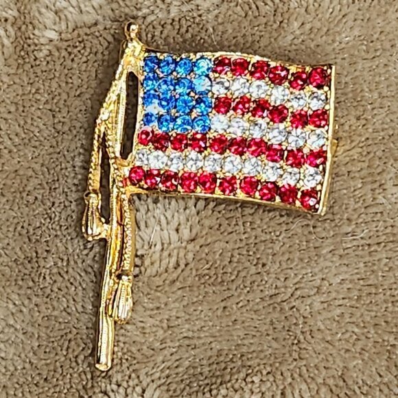 American Flag Pin - Picture 1 of 2